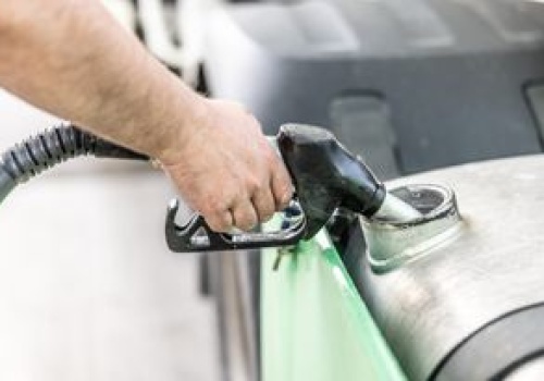 W tym kraju obcokrajowcy zapłacą jeszcze więcej za olej napędowy. Kolejna podwyżka