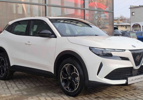 Tańsza o 39 800 zł Alfa Romeo Junior Elettrica może przekonać tych, którzy szukają SUV-a klasy premium w cenie „chińczyka”