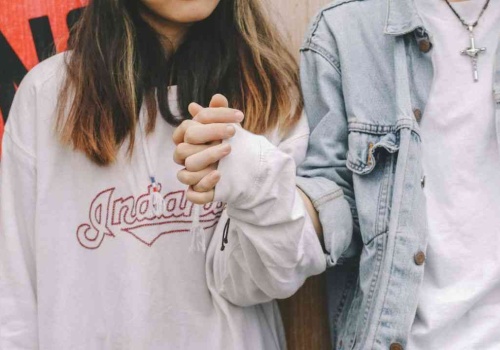 Miała być najpiękniejsza. Dlaczego pierwsza miłość często rani?