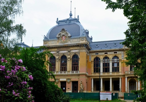 Najpopularniejsze sanatorium świata? Odwiedził je Bond i Jackie Chan. Miało być dla cesarza