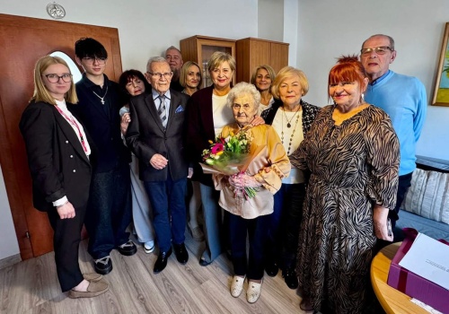 Stulatka chodzi na kebaba i siłownię