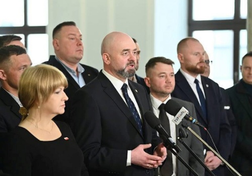 Planowane ograniczenia sprzedaży i reklamy alkoholu budzą spore kontrowersje. „Mogą dobić sektor piwowarski i chmielarski”