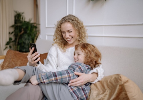 Częste korzystanie z mediów społecznościowych może wpływać na koncentrację i rozwój mowy dzieci