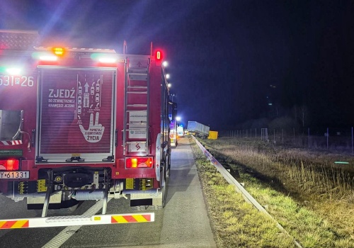 Jechał z taką oponą? Wygląda na „Dziad Trans” (ZDJĘCIA)