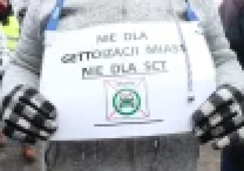 Policjanci zatrzymali osoby odpowiedzialne za kradzieże znaków SCT