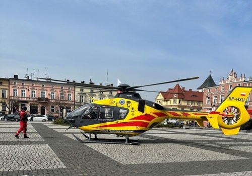 Zabezpieczenie lądowania śmigłowca LPR na obornickim rynku