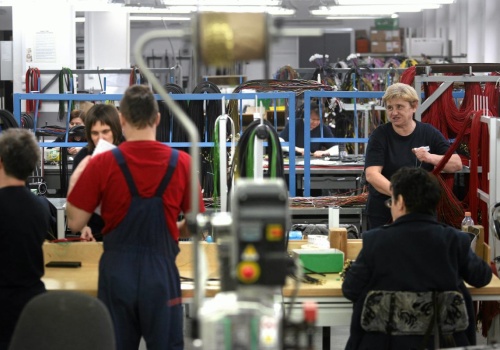 Koniec dominacji liceów? Młodzi ruszyli do szkół branżowych. Elektryk na wagę złota