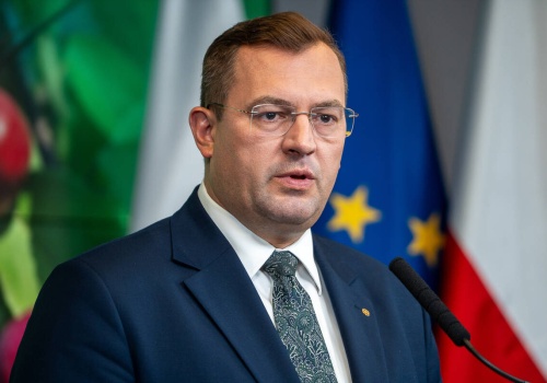 Minister Krajewski interweniuje ws. przetargów na dzierżawę ziemi od KOWR