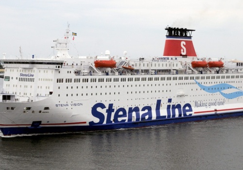 Prom Stena Spirit nadal pozostaje przy nabrzeżu w porcie w Karlskronie