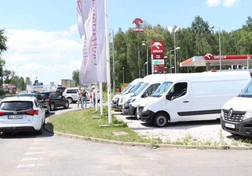 Rząd obiecał, że ceny paliwa na stacjach w Polsce będą niższe