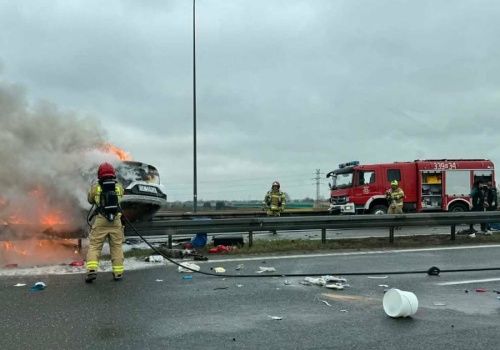Zderzenie i pożar samochodu w Jasionce. Trasa S19 całkowicie zablokowana