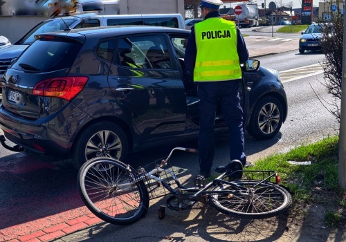 Rowerzystka jechała z winem i serkiem. Zostałam potrącona (ZDJĘCIA)