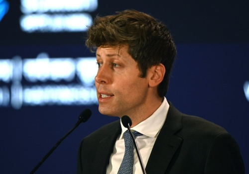 Gigant AI uruchamia „tarczę” za miliardy. Pokieruje nią Polak