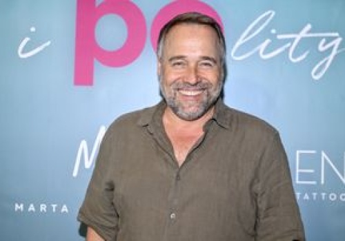 Opisał życie w Albanii. 