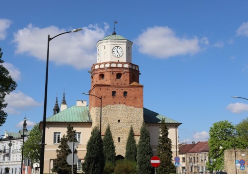 Burmistrz Wielunia był pytany na sesji o zmiany kadrowe w ratuszu