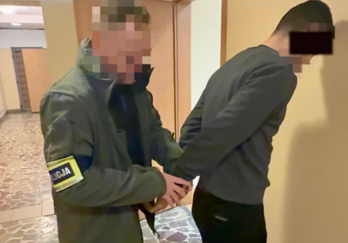 Lubartów: 26-latek zatrzymany po zgłoszeniu gróźb wobec ojca, policjanci zabezpieczyli narkotyki