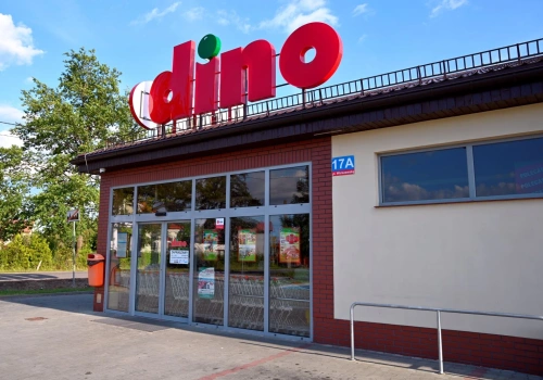 Dino traci miliardy w jeden dzień. Co się stało z popularną siecią?