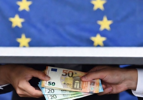 Z czym najbardziej kojarzy się Polakom Unia? Z korupcją!