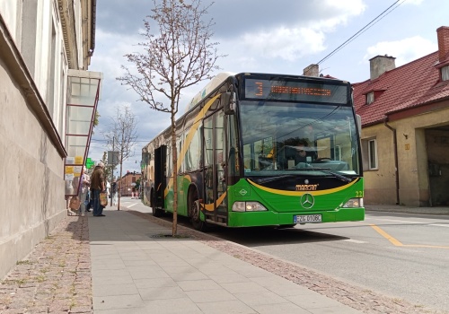 Zgierska komunikacja miejska w ogniu krytyki. Problemy z punktualnością, rampami dla niepełnosprawnych i… gaśnicami