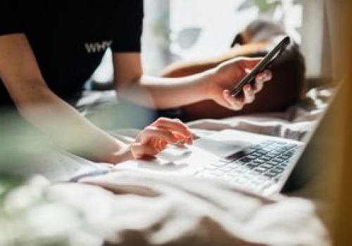 Wysyłają na potęgę wiadomości. Oto jak nie dać się oszustom