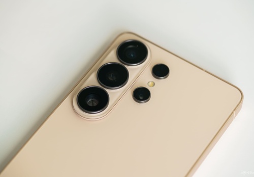 Samsung rzuca wyzwanie konkurencji. Symulator Galaxy S26 przemówił po polsku