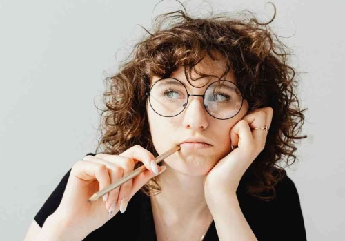 Boisz się, co myślą inni. Stres maleje, gdy przestajesz się starać