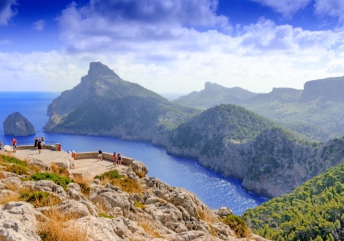 Majorka w wiosennym wydaniu 🤩🔥 Loty z Warszawy i noclegi z basenem za 763 PLN 🏖️