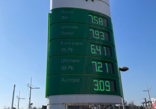 W piątek prezydent podpisał ustawy umożliwiające obniżkę cen paliw