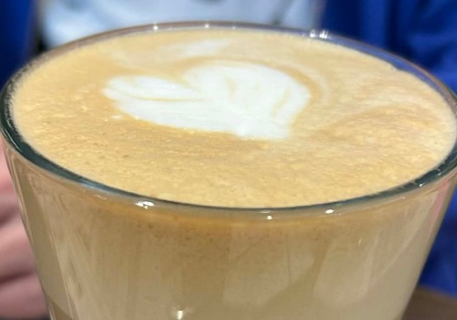 Uważaj, co mówisz zamawiając kawę. Za to doliczają dodatkowe pieniądze