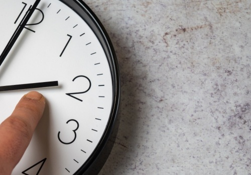 W tym roku wcześniej niż w poprzednich latach! Kiedy i jak przestawiamy zegarki?