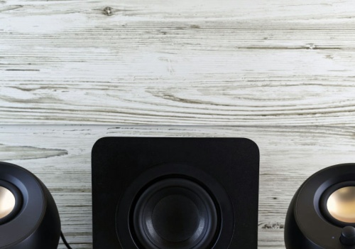 Zestaw głośników z subwooferem: sprawdź to, zanim wydasz pieniądze