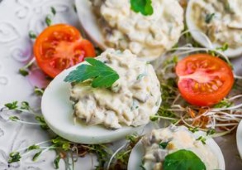 Na Wielkanoc co roku robię takie jajka faszerowane. Tak dobre, że nawet 20 sztuk to za mało