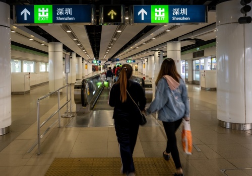 Turyści w Hongkongu na celowniku. Odmowa podania hasła do telefonu może się źle skończyć