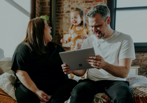 Praca zdalna zwiększa szanse na dziecko. Eksperci mówią o ratunku dla demografii