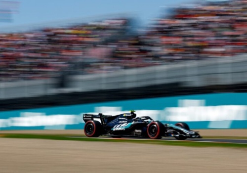 Antonelli znów na pole position. Mercedes rozbił bank w Japonii