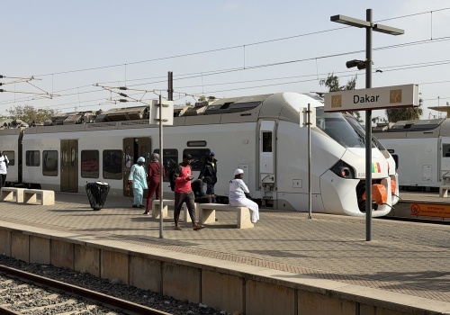 Kolej w Senegalu: od kolonialnych torów do nowoczesnej kolei aglomeracyjnej