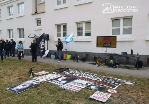 Protest w sobotę o 6 rano obudził Muranów. Mieszkańcy skarżą się na hałas przy Dzielnej