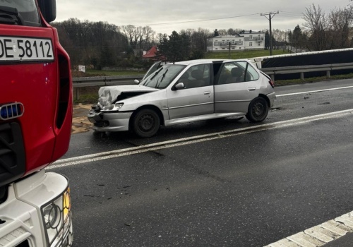 Poważny wypadek na DK94 na Podkarpaciu. Cztery osoby ranne po zderzeniu z ciężarówką