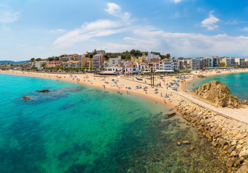 Letni wypoczynek na Costa Brava 🌤️⛱️🌊 Loty i noclegi w ⭐⭐⭐⭐ hotelu ze śniadaniami