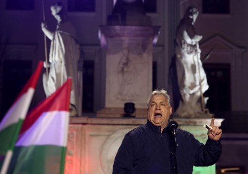 Wygwizdali Orbana na wiecu. Nerwowa reakcja premiera Węgier. Jest nagranie