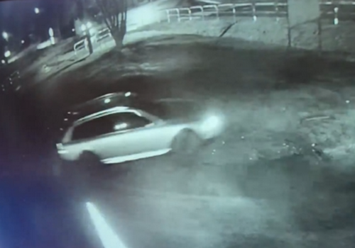 Zniszczony parking i szyld sklepu w Motyczu. Właściciele szukają sprawcy