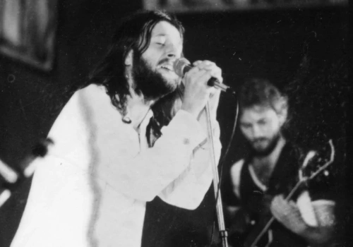 Hymn pokolenia, który powstał przy garach. Każdy Polak go zna