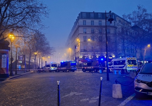 O włos od ataku terrorystycznego w Paryżu. Zamachowiec chciał podłożyć bombę