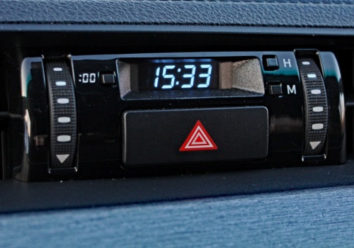 Zmiana czasu na letni. Jak przestawić godzinę w samochodzie?