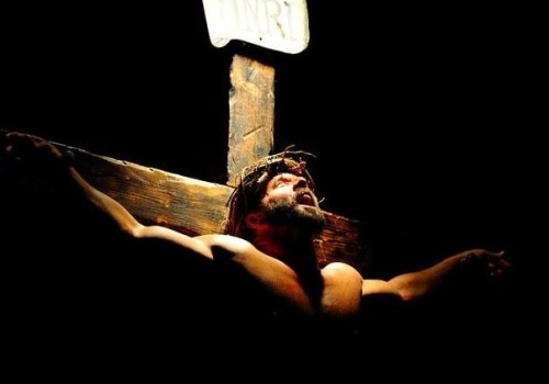 Modlitwa z krzyża. Myśli do kontemplacji na Niedzielę Palmową Męki Pańskiej, rok A