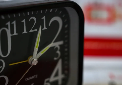 Tej nocy śpimy krócej. Zmieniamy czas na letni – ale nasz organizm wcale tego nie lubi