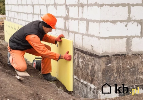 Taka warstwa styropianu to absolutne minimum do skutecznego ocieplenia domu. Wielu oszczędza i potem żałuje