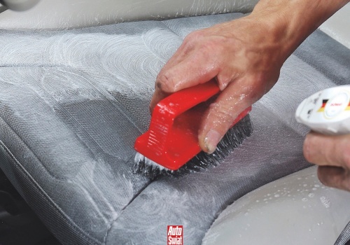 Tak samodzielnie upierzesz tapicerkę w aucie. To nie zajmuje wiele czasu