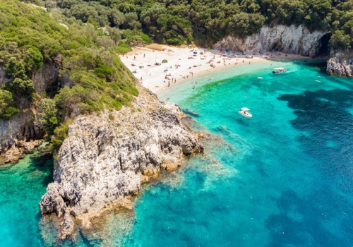 Najbardziej zielona wyspa Grecji w wiosennej odsłonie 🇬🇷☀️ Loty i noclegi na Korfu za 524 PLN 🔥🤩