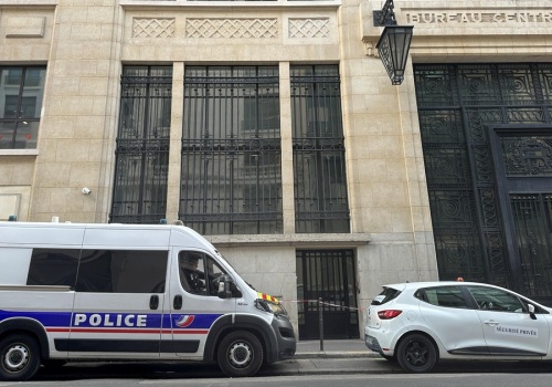 Udaremniony atak terrorystyczny w centrum Paryża. Wiadomo, ile miał dostać zamachowiec